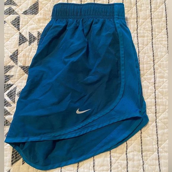 Nike Shorts - Picture 2 of 3